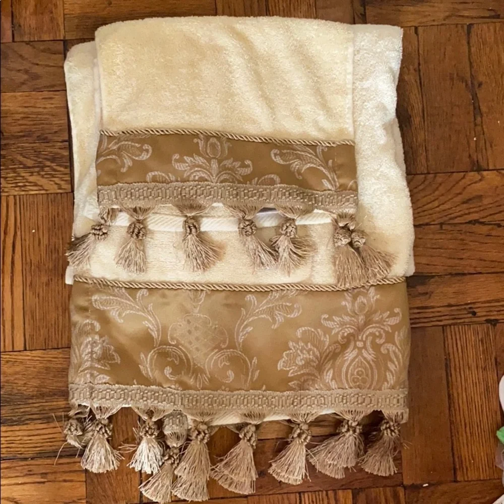 Croscill home yellow & gold bath and hand towel